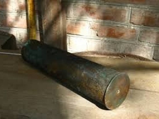 В Кузбассе при сносе дома нашли артиллерийский снаряд
