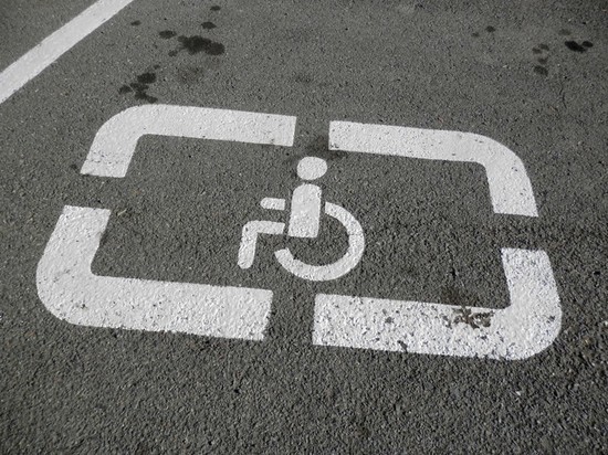 В Астрахани активно выявляют автомобилистов, занимающих парковочные места для инвалидов