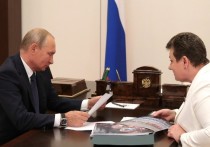 Президент РФ Владимир Путин провел рабочую встречу с губернатором Владимирской области Светланой Орловой, в ходе которой поинтересовался состоянием дорог в регионе