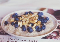 Группа исследователей из Великобритании, представляющих Университет Бата, назвали новую причину, по которой человеку необходимо начинать день с завтрака