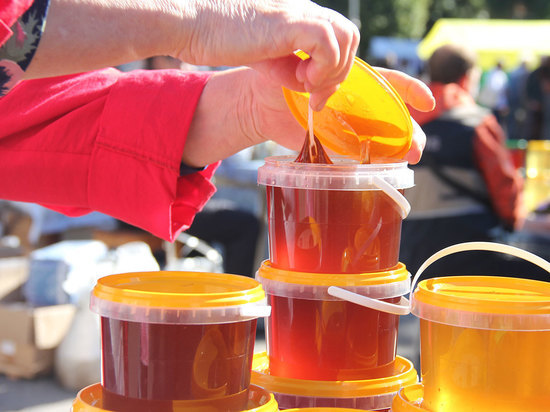 В центре Костромы открылась ежегодная выставка-ярмарка мёда