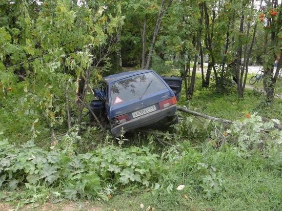 Пьяный водитель без прав улетел в кювет в Даровском районе.