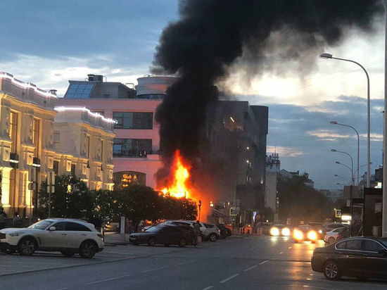 В центре Екатеринбурга горит ресторан