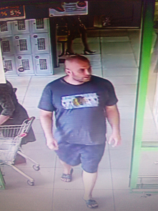 Полиция ищет мужчину, расплатившегося в магазине чужой банковской картой