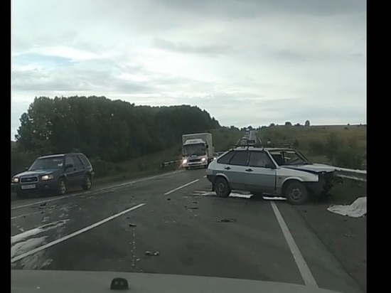 Под Новокузнецком разбилось два автомобиля
