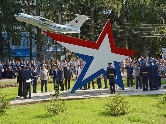 В Мигалово торжественно открыли памятник Ил-76 МД «Тверь»