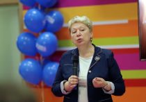 Как сообщает «Коммерсантъ», министр просвещения Ольга Васильев изменила свою точку зрения по вопросу ужесточения правил усыновления