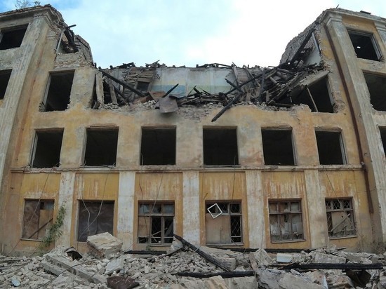 Соцсети: в Оренбурге сносят здание бывшей «летки»