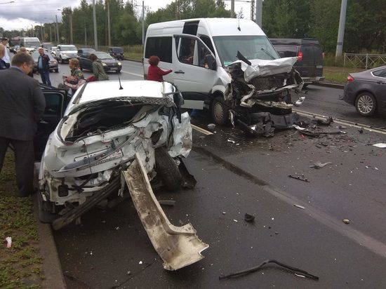 В ДТП на Петергофском шоссе погиб водитель легкового авто