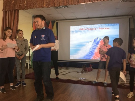 Активисты Молодежной ассамблеи Югры совместно с няганскими добровольцами провели игру "Триколор России"