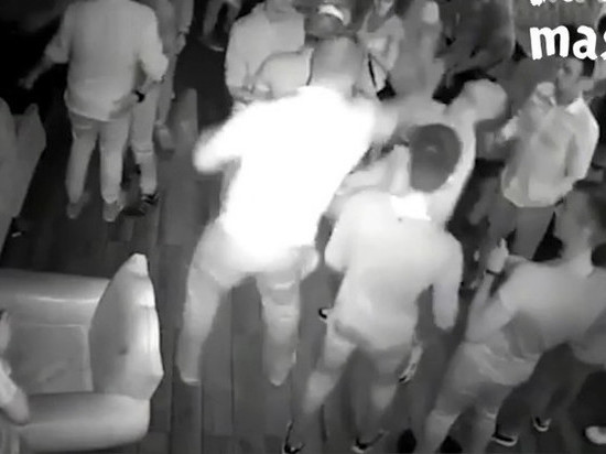 Видео драки в тамбовском ТЦ "Галерея" появилось в сети