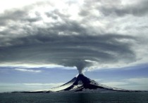 Наночастицы пепла, попадающие в воздух во время извержения вулкана, могут разлетаться на сотни километров и влиять на погоду на огромных территориях