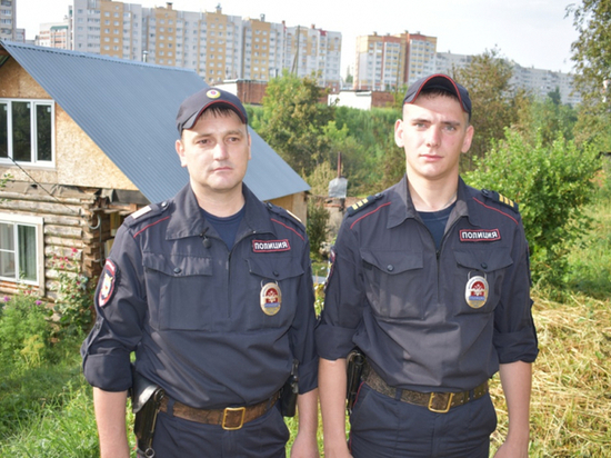 Чебоксарские полицейские спасли на пожаре четырех человек