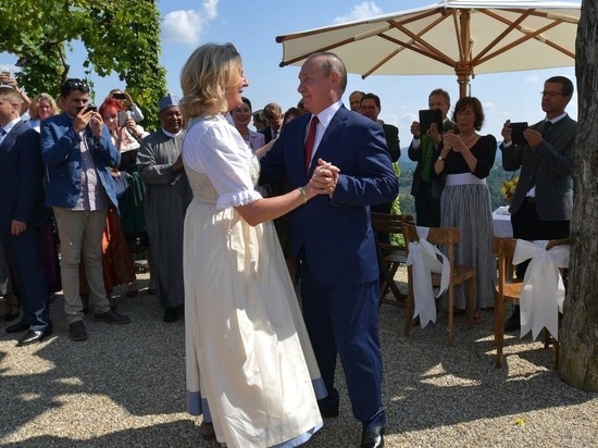 Инцидент произошел на Европейском форуме в альпийском городе Альпбах