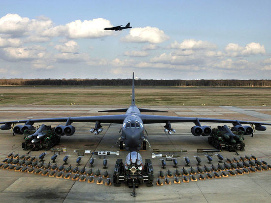 В частности, самолеты B-52 получат такие виды вооружения как  HAWC и ARRW