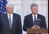 Первый президент России Борис Ельцин во время общения с президентом США Биллом Клинтоном говорил о том, что российские коммунисты мечтают, придя к власти, вернуть Крым