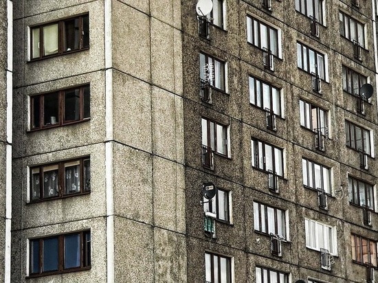 В Тамбове на козырьке подъезда многоэтажки нашли тело молодого мужчины