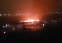 Пассажиры самолета Boeing 737-800 VQ-BJI авиакомпании «ЮТэйр», который при посадке в Сочи выкатился за пределы полосы и загорелся, эмоционально рассказали о том, что происходило с ними в эти минуты