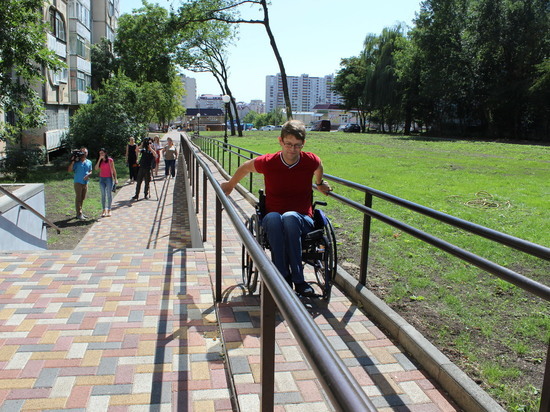 В Ставрополе инвалиды проверяют новые тротуары на проходимость