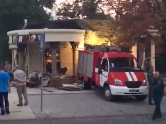 "КоммерсантЪ": убившая Захарченко бомба была заложена в осветительный прибор