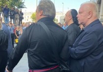 Певцу Борису Моисееву стало плохо на похоронах Иосифа Кобзона, которые сейчас проходят на Востряковском кладбище в Москве