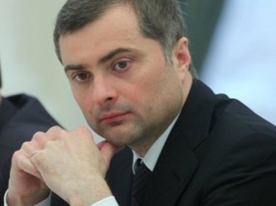 Сурков назвал "великой честью" дружбу с "настоящим героем" Захарченко