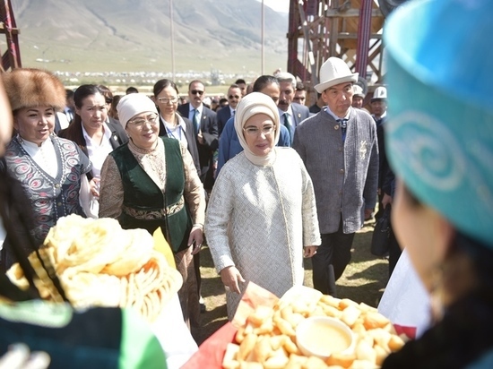 Этно-городок "Бишкек ордо" посетили первые леди Кыргызстана и Турции