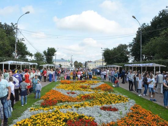 В Костроме благотворительная акция «Белый цветок» собрала 200 тысяч рублей