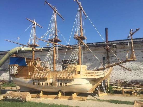 Астраханские заключенные построили корабль