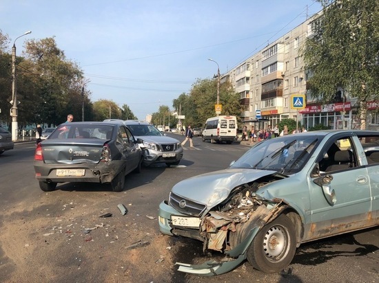 Массовое ДТП на Волоколамском проспекте в Твери парализовало движение