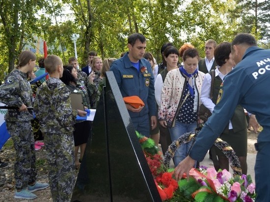 Мемориал летчикам АлСиба открыли в Усть-Куте