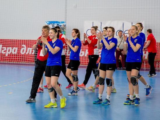 На своем паркете воспитанницы заслуженного тренера РФ Виталия Волынченко одолели соперниц из уфимской "Алисы"