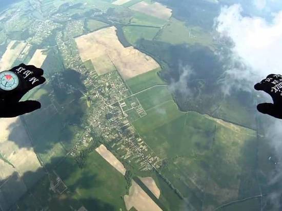 Лучшие парашютисты покажут мастерство на чемпионате в Кузбассе
