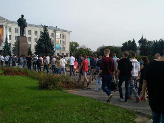 Митингующие против пенсионной реформы псковичи пошли в центр города