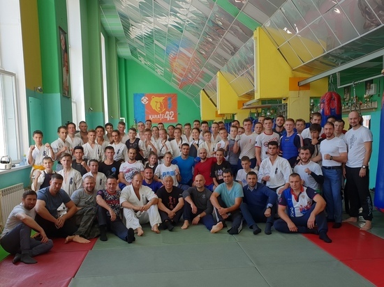 В Кузбассе собрались 6 чемпионов мира по каратэ