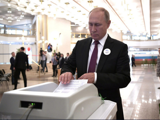 Путин поздравил Собянина с переизбранием на должность мэра Москвы