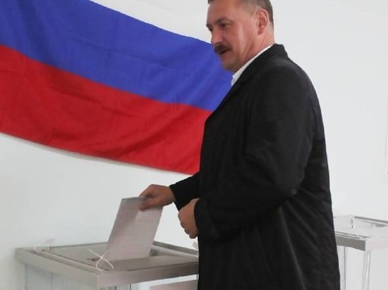 Глава администрации областного центра Игорь Годзиш заявил, что посетил несколько участков, пообщался с наблюдателями, избирателями, членами комиссий и нарушений не обнаружил