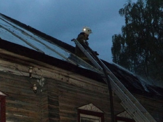 Небесное электричество стало причиной пожара в Сольвычегодске Котласского района Архангельской области