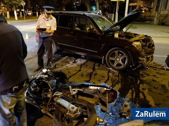 Мотоциклист пострадал при столкновении с Mercedes в Чебоксарах