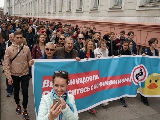 Глава Омской области Бурков прокомментировал массовые задержания навальновцев