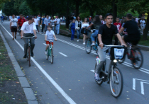 В последние дни августа о велосипедистах в Москве вновь заговорили как об общественной опасности — при столкновении с любителем двухколесного транспорта погиб москвич-скейтбордист