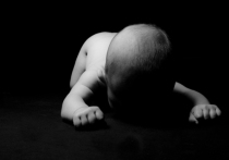 В Нижегородской области грудной ребенок скончался после сеанса массажа у 47-летней «целительницы»