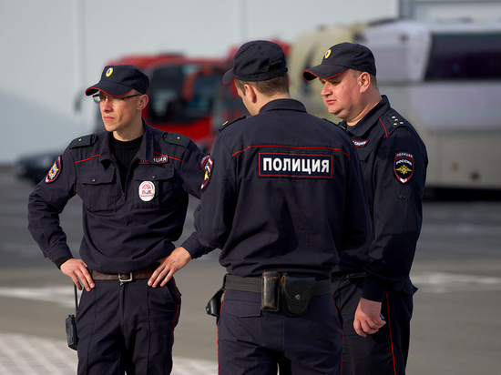 Полицейские нашли 3-летнюю девочку, которая гуляла одна по Тамбову Полицейские нашли 3-летнюю девочку, которая гуляла одна по Тамбову