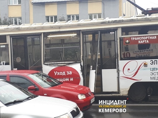В Кемерове подъёмник смял трамвай с пассажирами