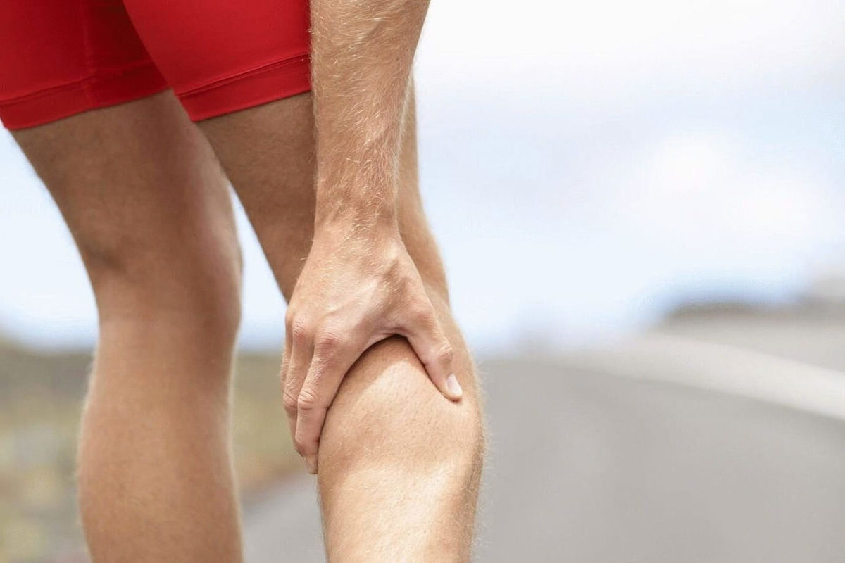 Судороги в икроножных мышцах — причины и лечение