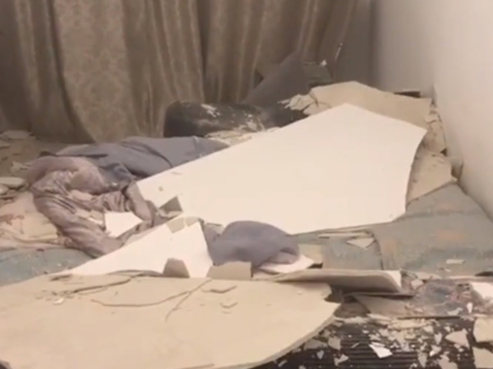 В екатеринбургской новостройке потолок рухнул на кровать