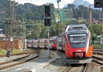 Австрийский государственный железнодорожный оператор ÖBB в сотрудничестве с частными компаниями разработал прототип поезда, работающего при помощи аккумулятора и способного перемещаться, в том числе, по неэлектрифицированным участкам железных дорог