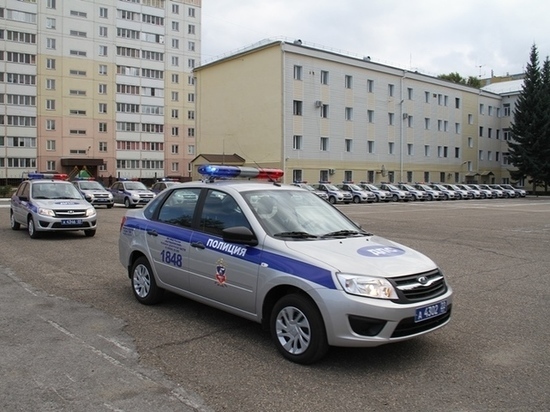 Полицейским Алтайского края вручили новые служебные автомобили