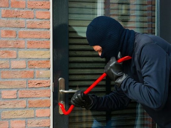 Житель Пензенской области украл из магазина в Калуге деньги и веник