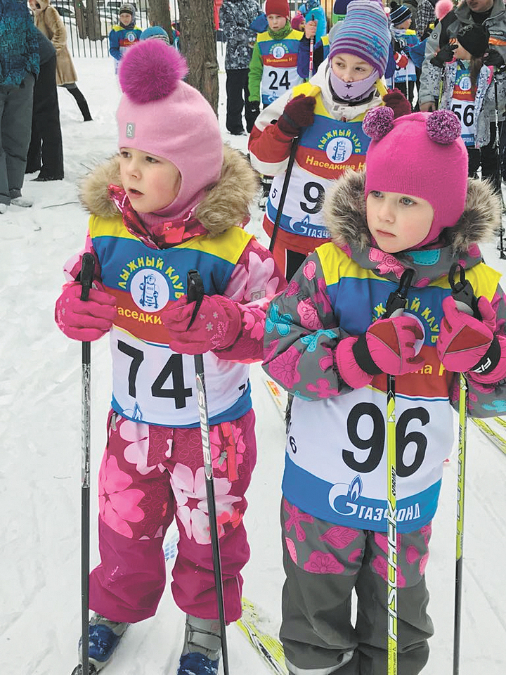 Каждую зиму клуб проводит лыжные гонки для детей младших возрастов.